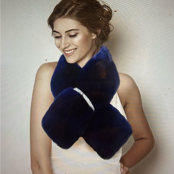 Faux Fur Pull Through Scarf in Navy Blue - Picture 1 of 3